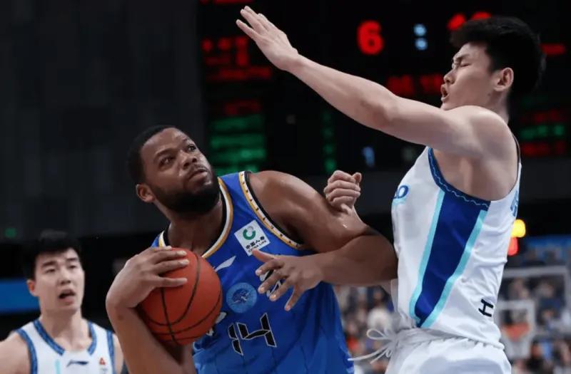 世界杯app下载地址-北京98-85广州迎3喜1忧！内线顶级，方硕拾最佳角色，杰曼咋整？